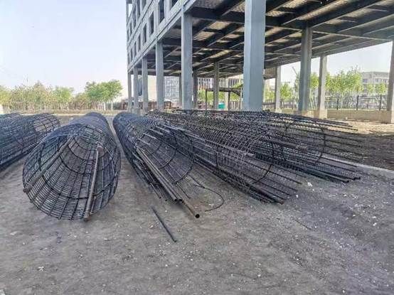 躺在地上 AI 生成的内容可能不正确。