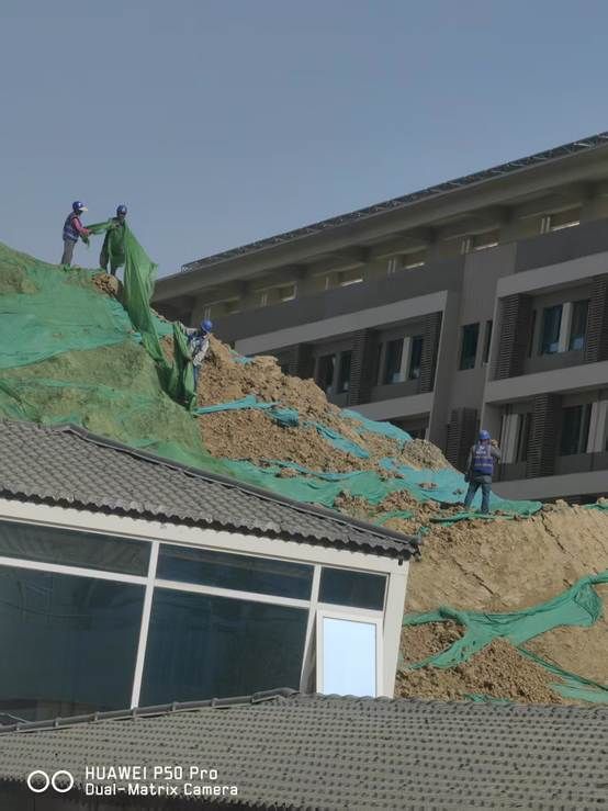 建筑的摆设布局 AI 生成的内容可能不正确。